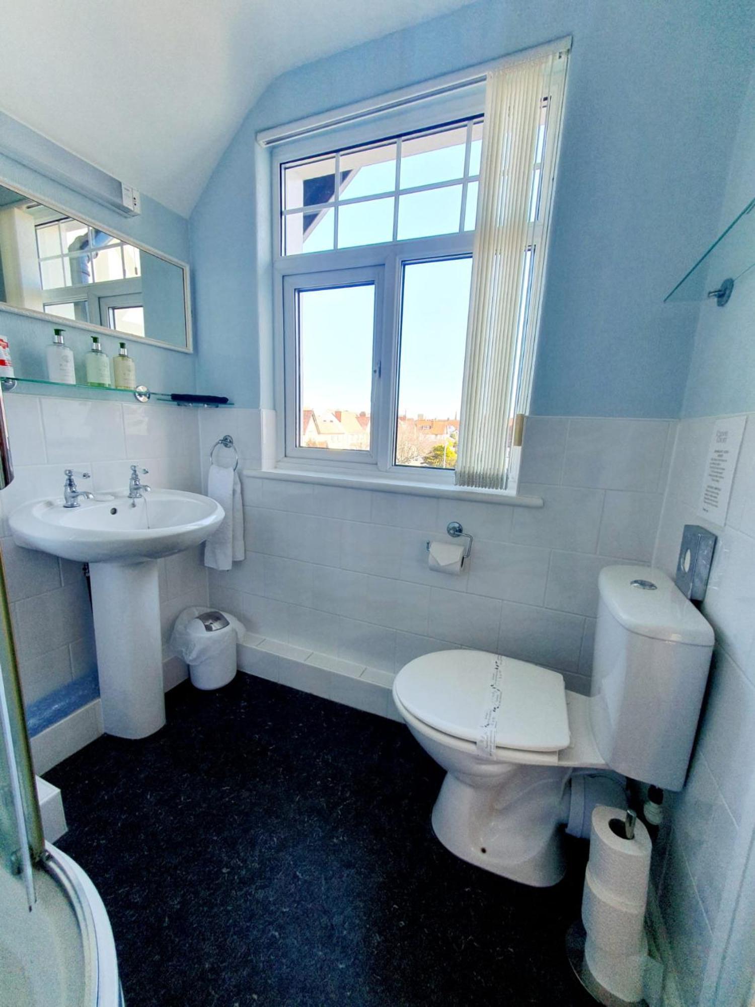 Cleave Court Guest House Llandudno Esterno foto